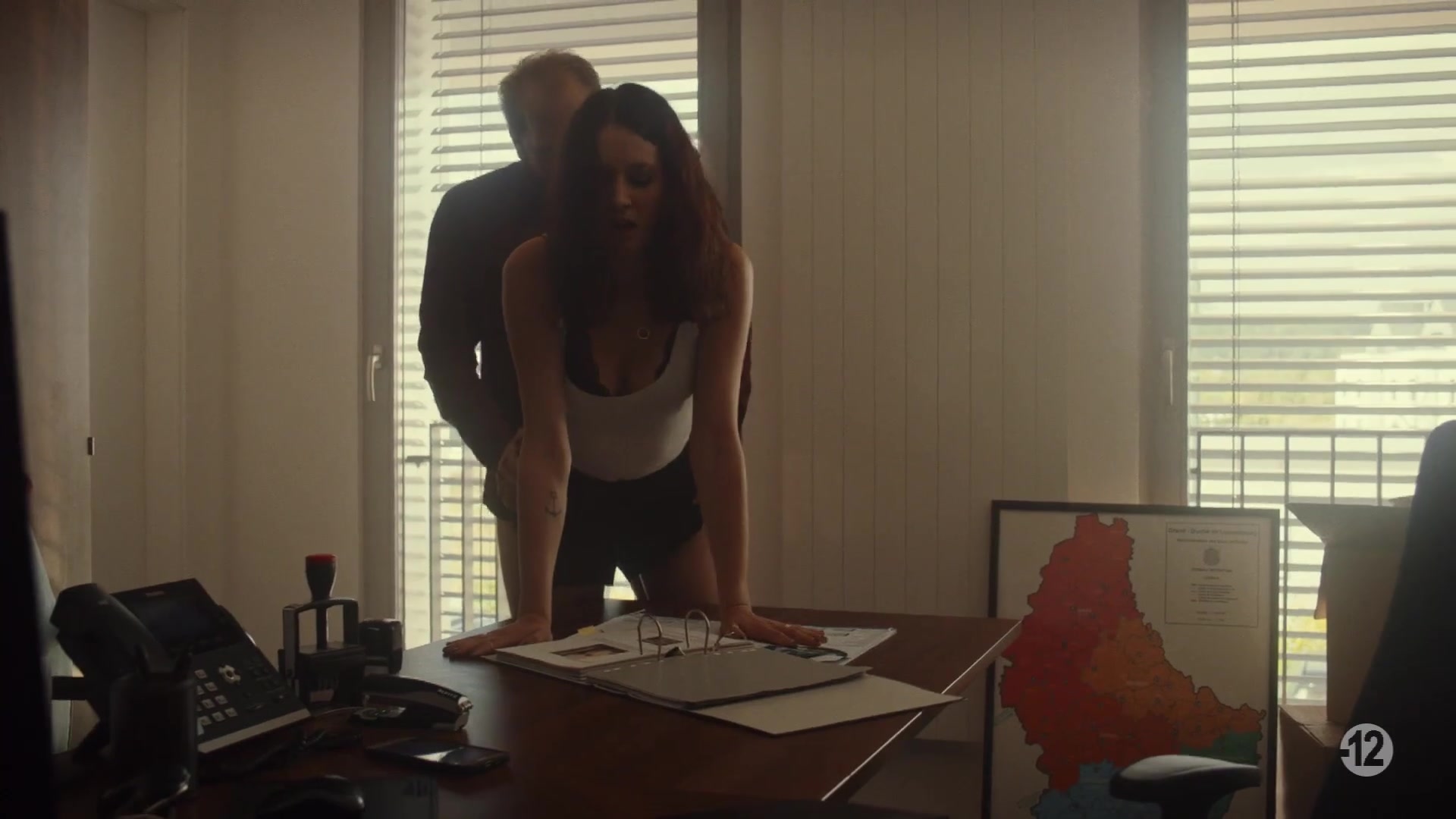 Julie Kieffer nude - Capitani s01e04e08e12 (2019)